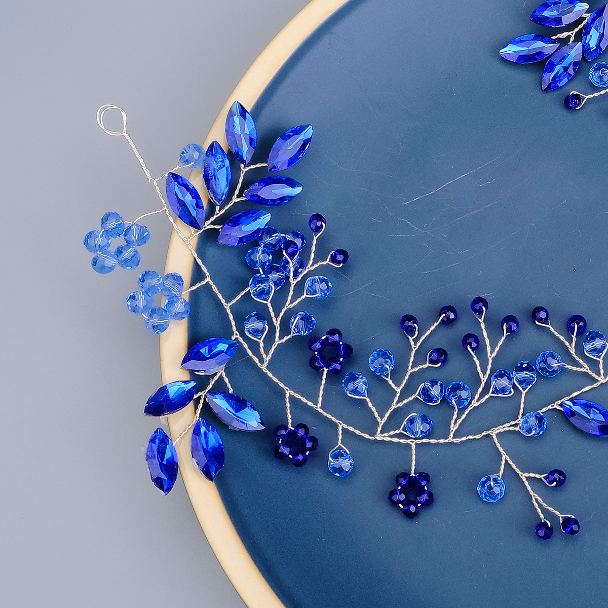 New blue rhinestone bridal headband from Europe and America, hand-beaded wedding headwear, beautiful updo hair accessory, crystal headband Application Scenario