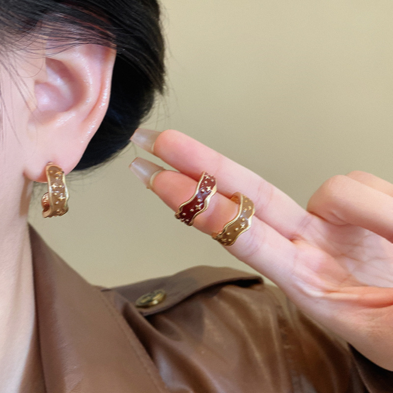 925 Silver Needle Little Chanel style Versatile and elegant C-shaped ear ring earrings for women, light luxury, niche and high-end design sense, glazed ear studs details Picture