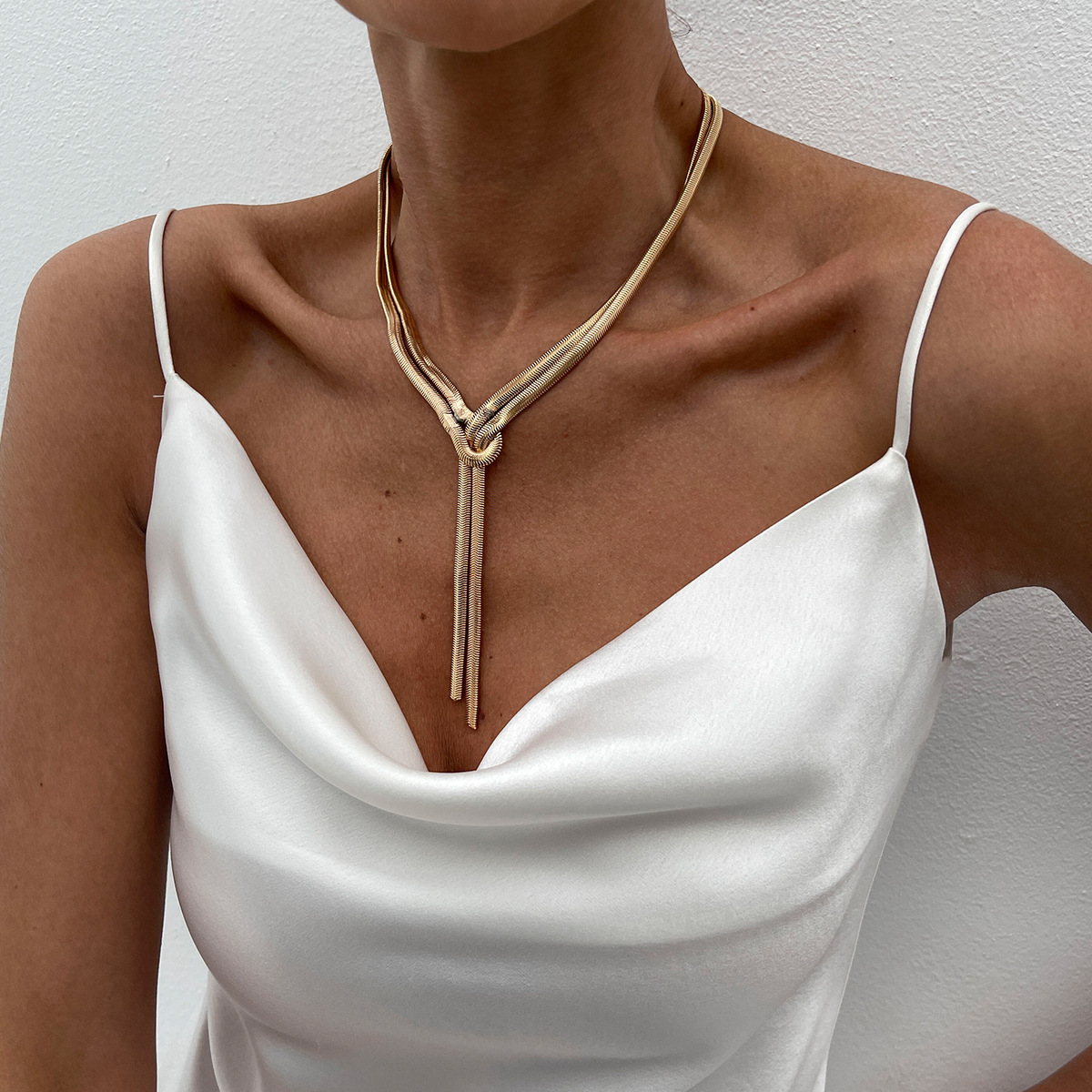 European and American cross-border jewelry, cold style Y-shaped metal snake bone necklace, simple and individual lines necklace long style details Picture