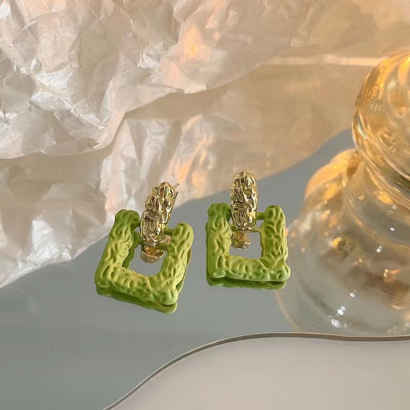 Summer fresh green square earrings, a new style of trendy and niche design with a forest-themed stud earrings in 2025 details Picture