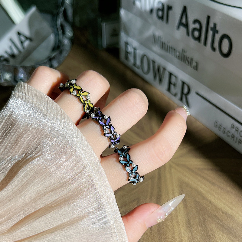 Cross-border punk dark irregular butterfly pearl drip glaze open ring for women, gender-neutral style, sweet and cool personality ring Application Scenario