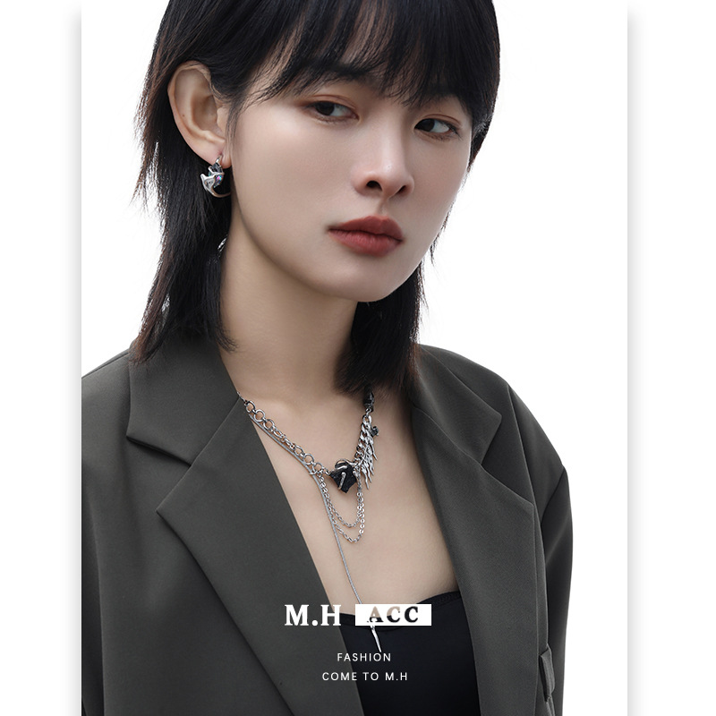 Unique ins cold style necklace, light luxury and niche design, high-end retro original tassel pendant, collarbone chain for women full figure