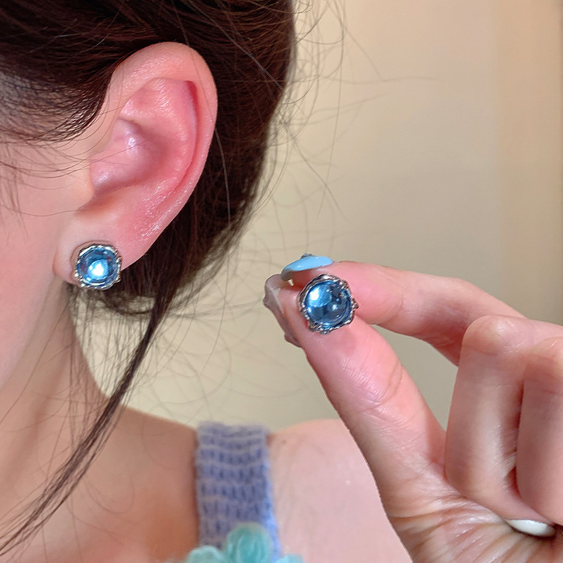Korean blue crystal round bead stud earrings with a cool and feminine forest style, simple and small stud earrings, versatile and unique earrings wholesale details Picture