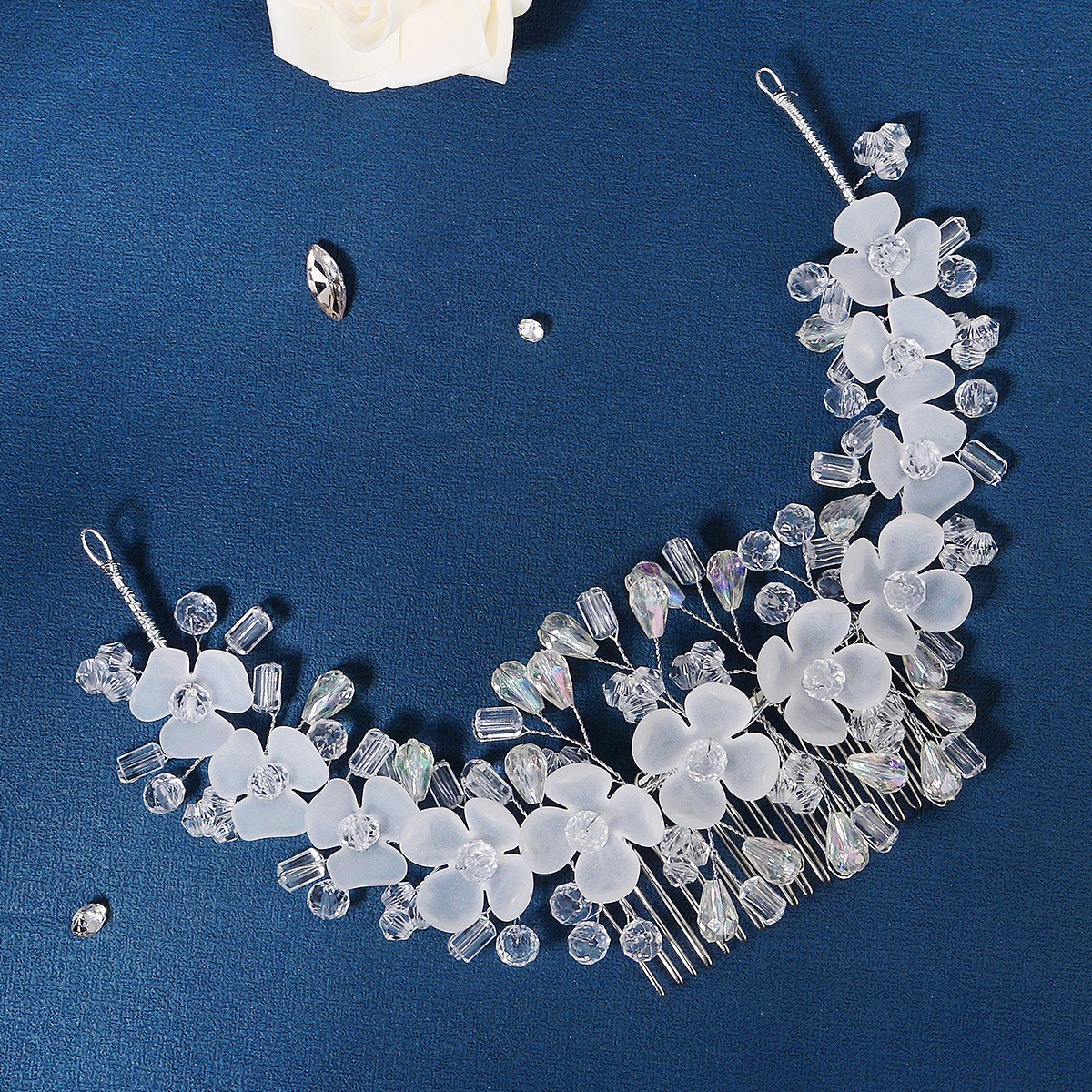 European and American children's hair accessories, acrylic hair flowers, hair combs, stage performance, updo hair accessories, high-end feel, handcrafted bridal combs Application Scenario