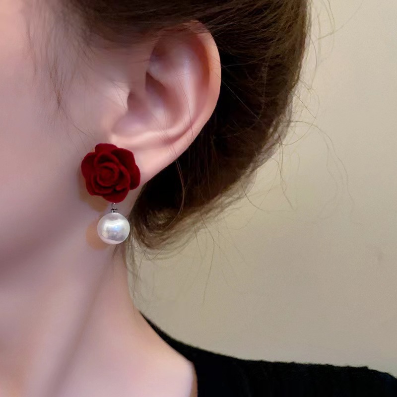 Velvet wine red rose flower stud earrings, elegant pearl retro Hong Kong-style earrings, high-end and elegant autumn and winter earrings for women details Picture
