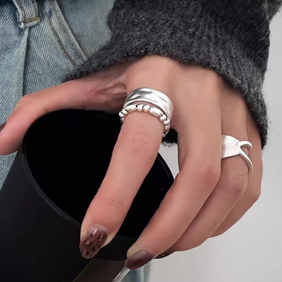 A cool matte wide ring made of 925 sterling silver for women, with a unique and light luxury ins niche design and a high-end open ring Specification drawing