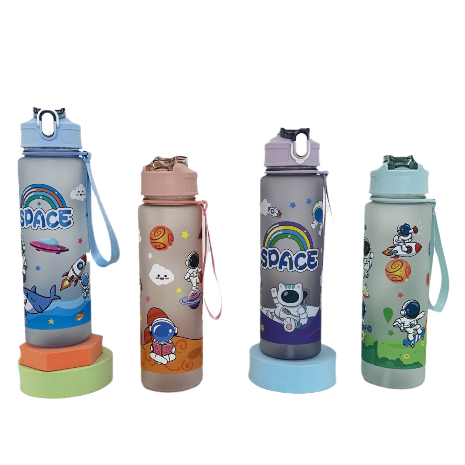 Summer cartoon astronaut frosted water cup, bouncing lid straw cup, portable handle, PC plastic cup, astronaut water bottle Application Scenario