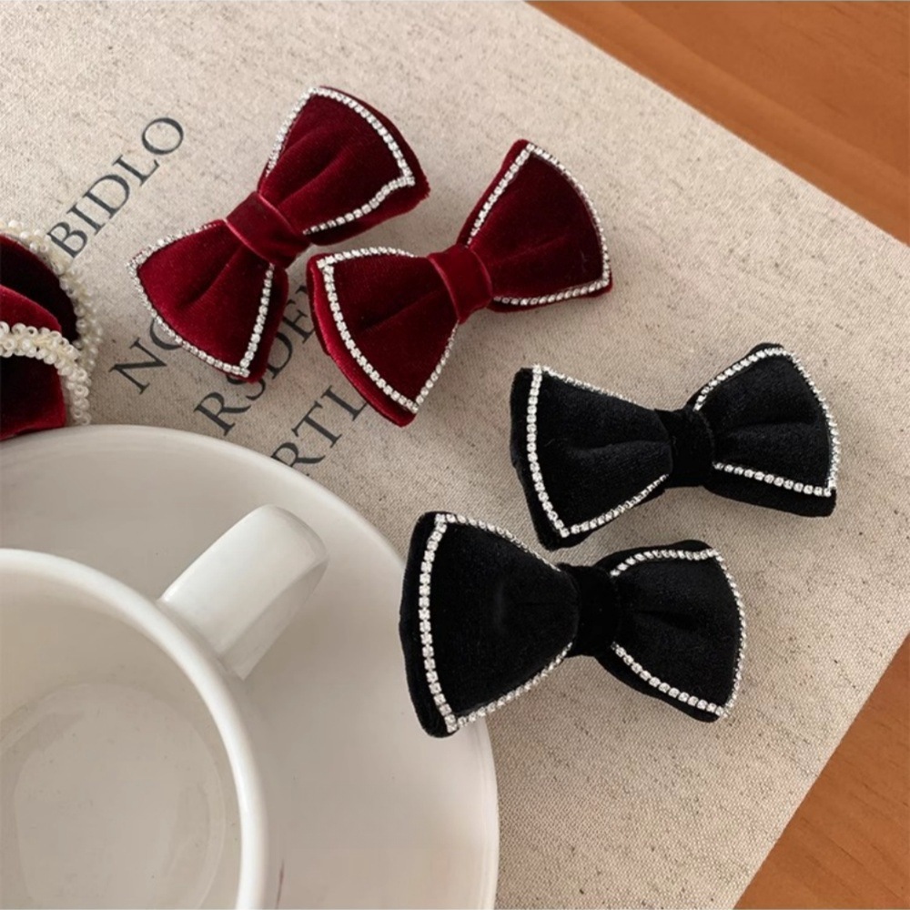 Pink rose bow hair clips exude a sense of feminine sophistication and elegance. Small chanel-style hair bands, hair strings, bangs clips, side clips, and hair accessories Application Scenario