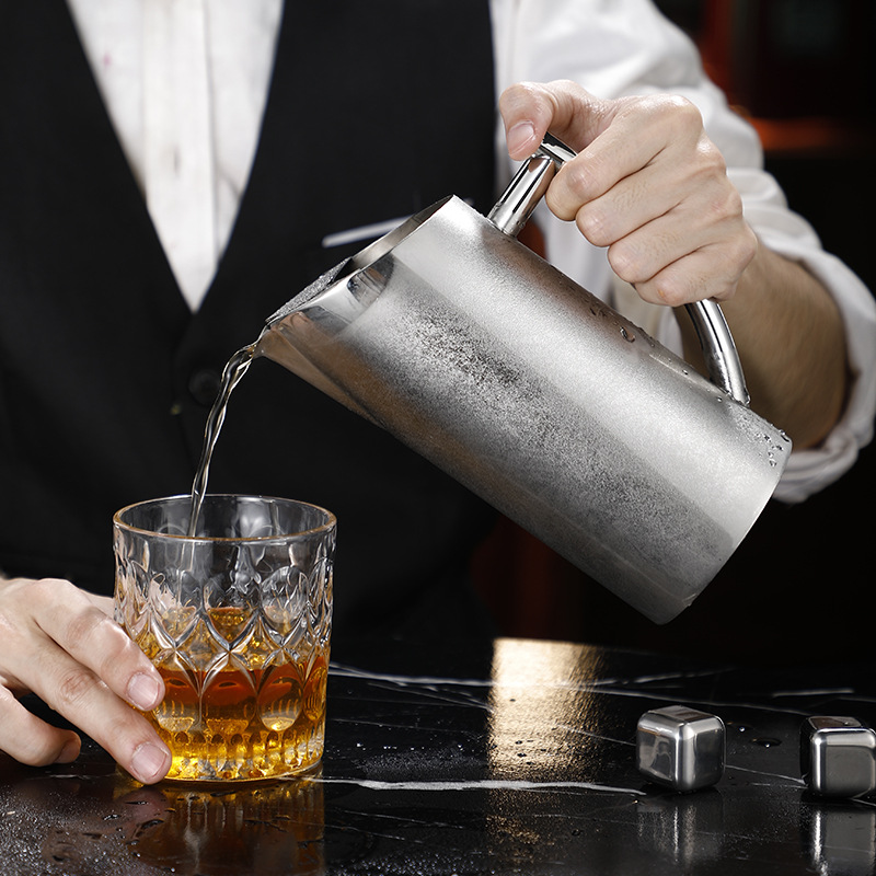Thickened stainless steel straight water jug, bar KTV cocktail jug, Western restaurant cold water jug, large-capacity juice jug Specification drawing