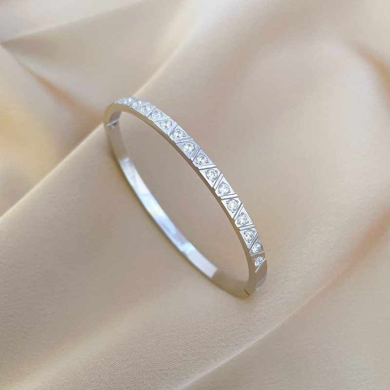 【 All-titanium Steel 】 European and American round zircon minimalist style titanium steel bracelet, minimalist cross-border retro stainless steel jewelry Application Scenario