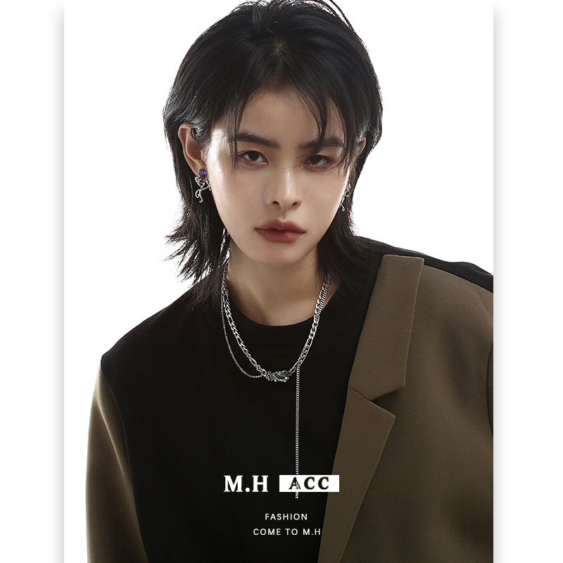 A double-layered thick chain gemstone necklace for women in autumn, with a light luxury and niche InS-style hip-hop trend, spicy snake bone chain sweater chain full figure
