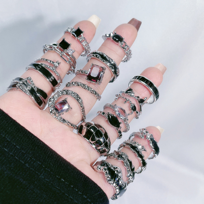 This is a unique, irregular, fashionable and versatile index finger ring with a dark and distinctive punk style for women details Picture