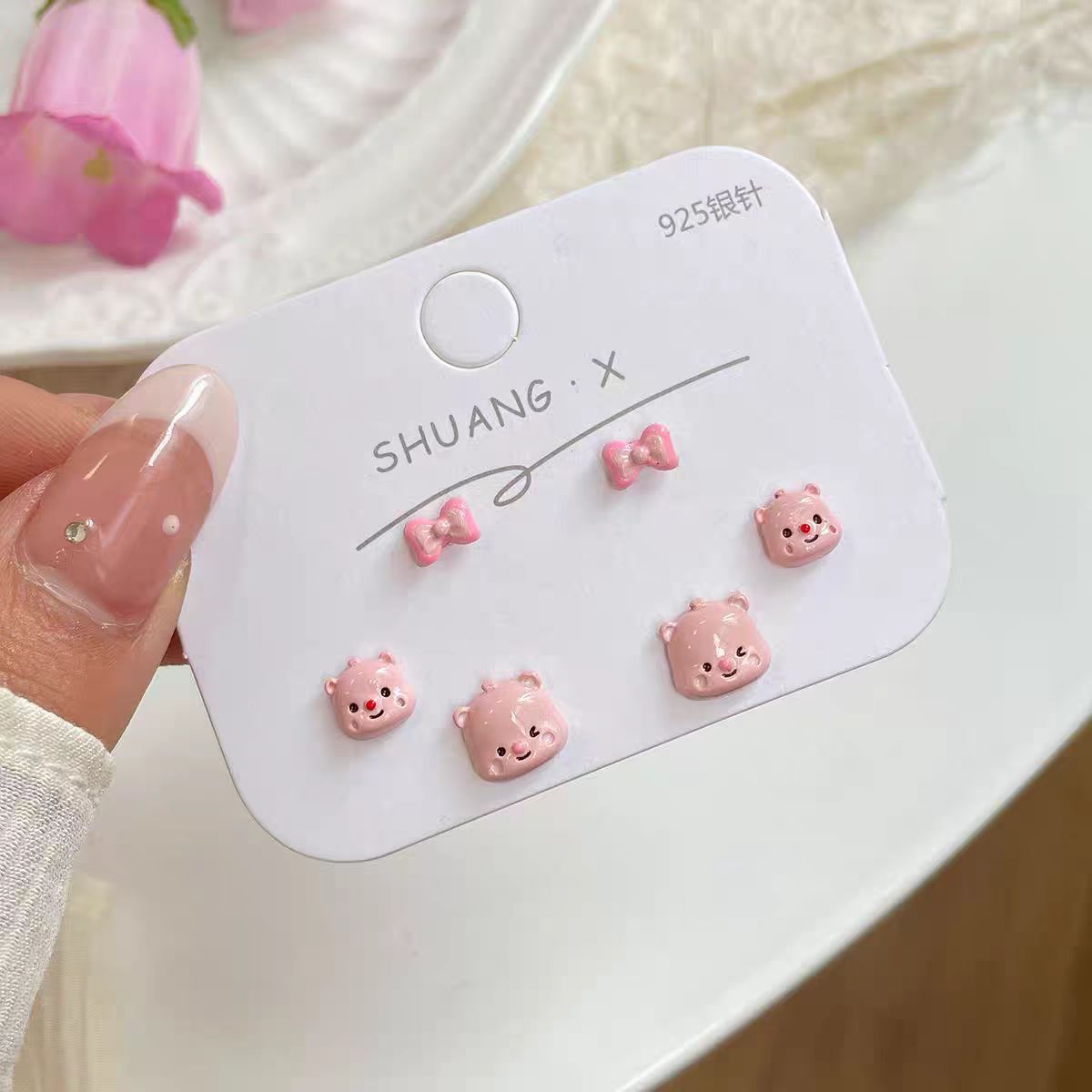 Little beaver loopy stud earrings, cartoon and cute pink earrings, a unique and playful animal accessory for female students Application Scenario