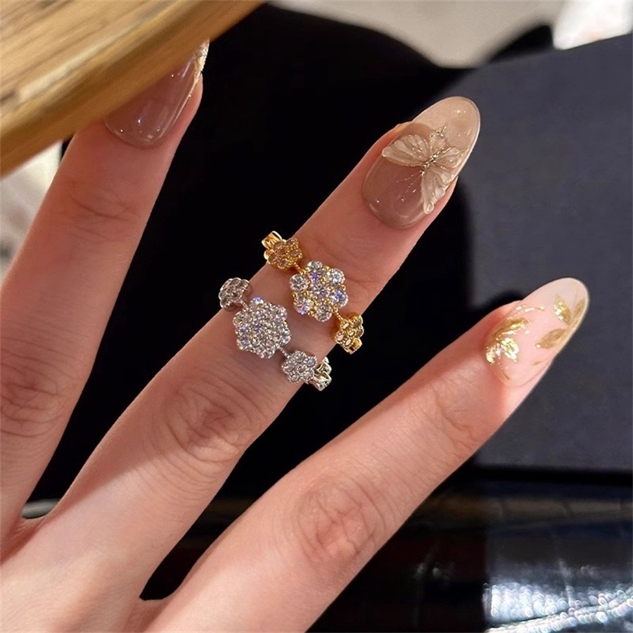 French super sparkling six-petal flower ring with full diamonds, 925 silver, exquisite, light luxury and high-end feel, slightly inlaid zircon flower ring full figure
