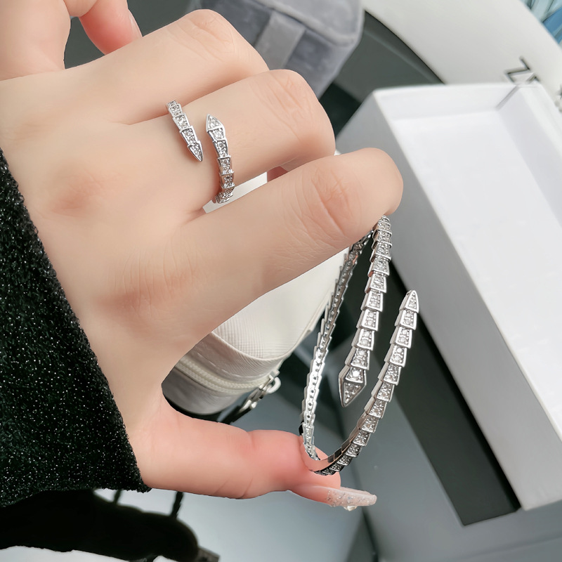 A light luxury and high-end snake-shaped full diamond ring bracelet set, versatile and fashionable for women, with a simple and elegant style, exquisite index finger ring full figure