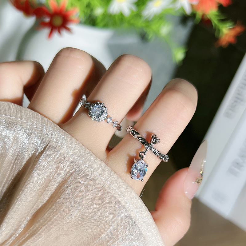 Korean full-diamond, elegant, light luxury, high-end, fashionable open ring, a cold and elegant woman, Su's unique personality index finger ring Application Scenario