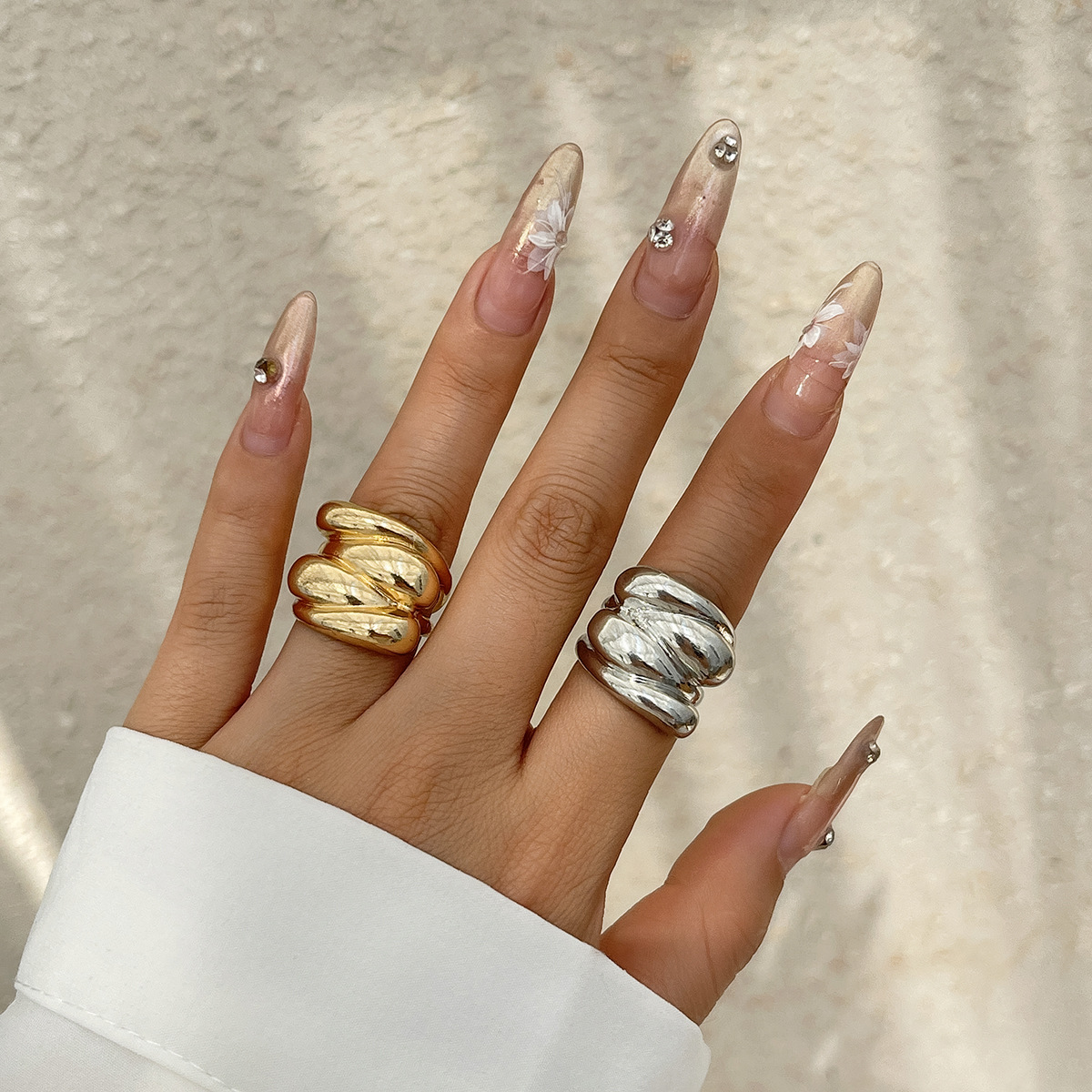 European and American cross-border jewelry, exaggerated alloy twisted double-layer collar, sweet and cool style simple choker bracelet Specification drawing
