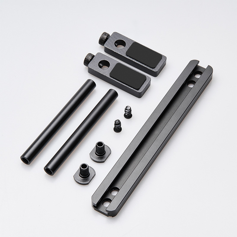 A vertical fixed jack bracket for graphics card support is installed at the bottom of the fan position of the chassis graphics card bracket in the cold-piercing sea-view room Application Scenario