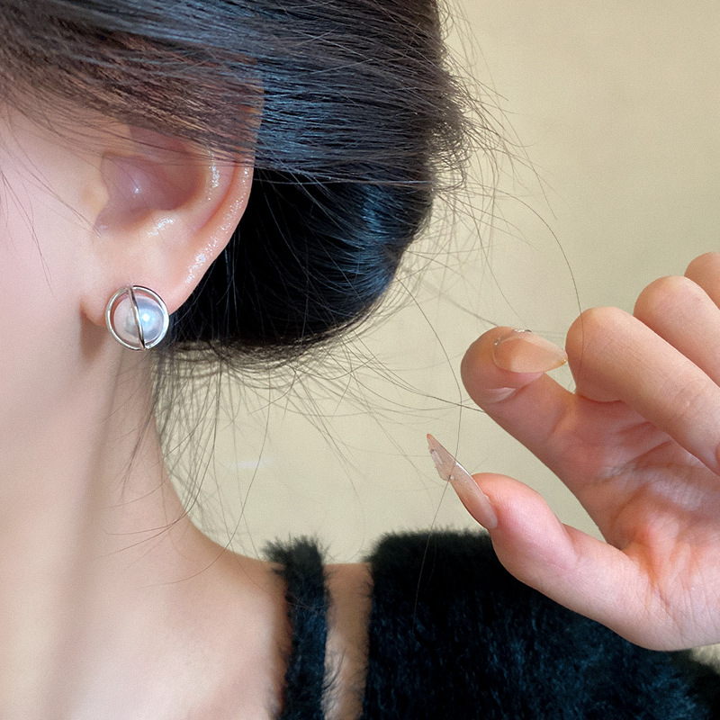 925 Silver Needle Planet Stud Earrings for Women, Silver line winding earrings, French retro, trendy and trendy, niche earrings Application Scenario