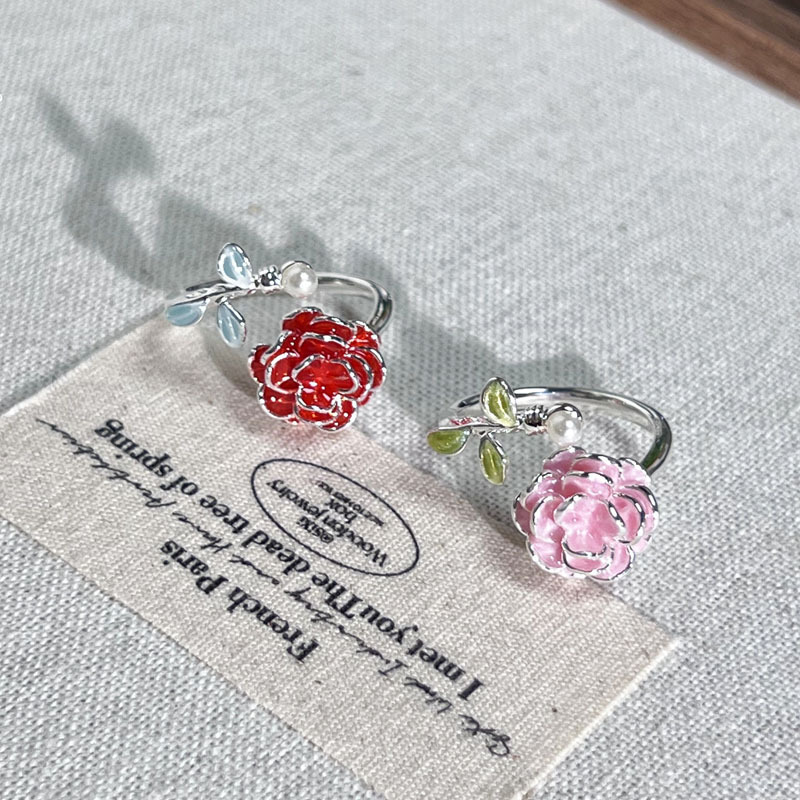 A three-dimensional rose flower ring with a summer atmosphere in the style of Chinese fashion, a delicate open ring, unique personality for women, sweet and cool, and versatile rings Application Scenario