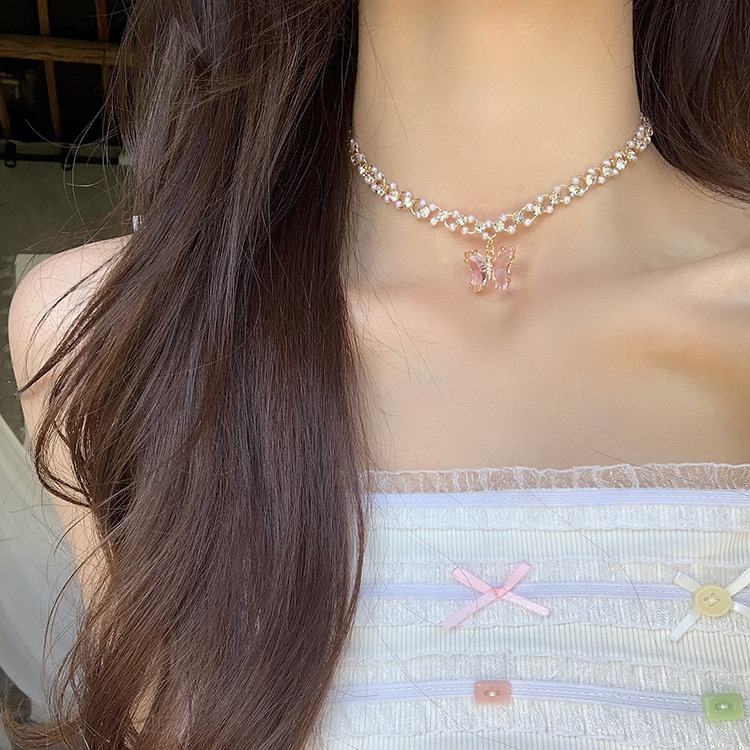 Summer rose quartz Butterfly choker necklace for women, new 2024 accessory, pearl necklace style collarbone chain full figure