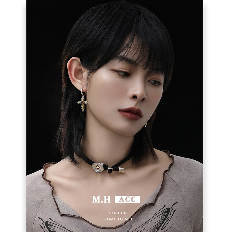 Leather button necklaces, punk style street choker fashion necklaces, hot girl niche design necklaces wholesale thumbnail