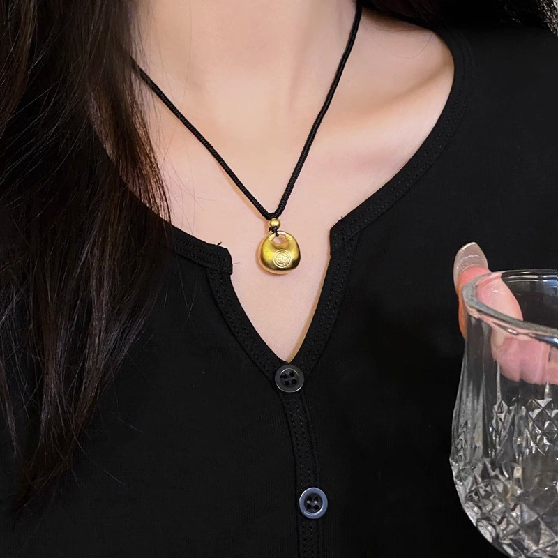 Full of good fortune! Xiangyun lucky bag, gold coin sweater necklace, women's light luxury style, retro black rope woven collarbone chain details Picture