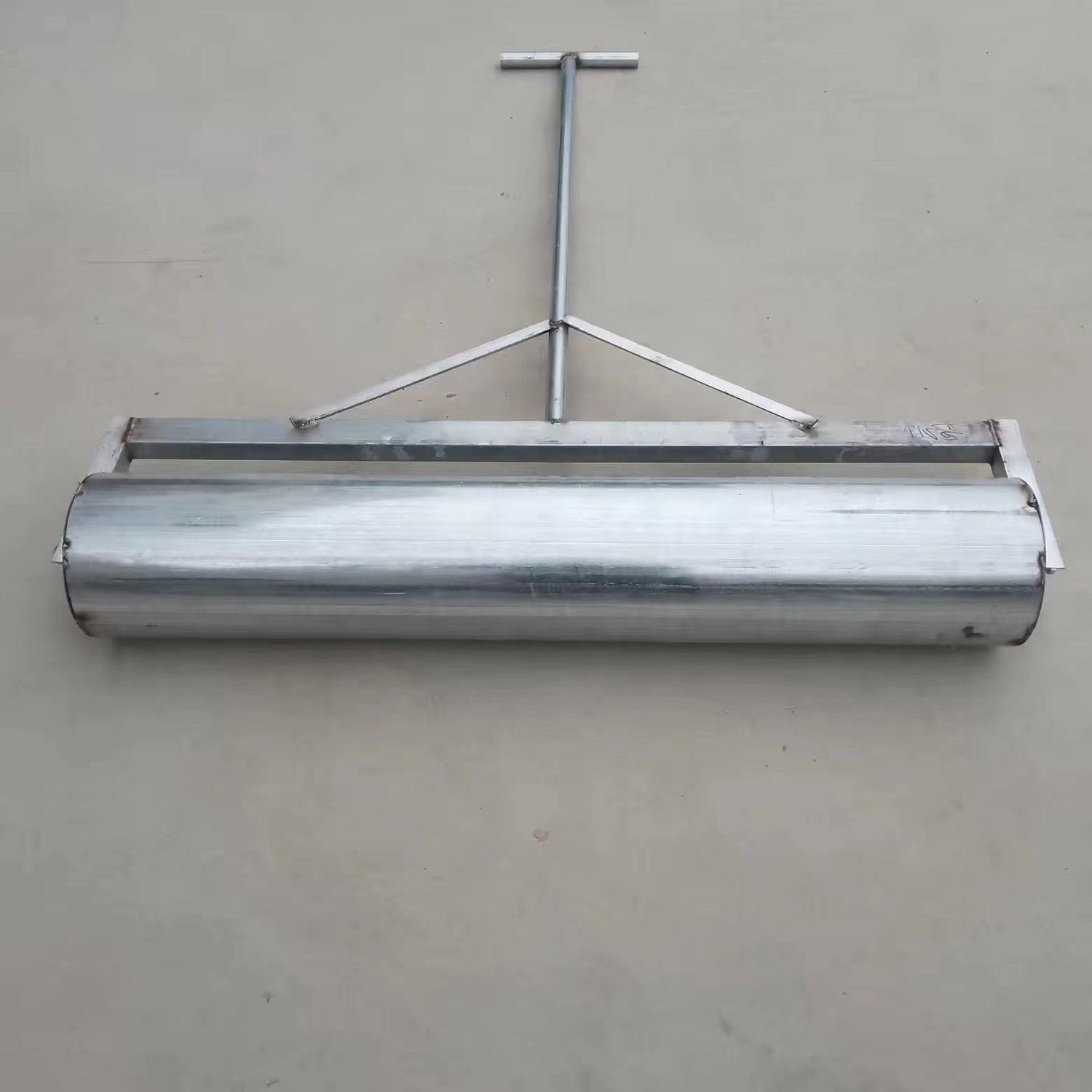 Hand-guided vegetable and wheat ground roller, new type of ground rolling machine for rolling wheat fields, greenhouses, paddy fields and others details Picture