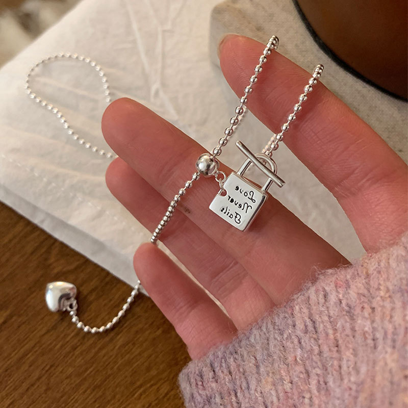 A niche design sense heart-shaped lock pull-out necklace for women, simple and fashionable, versatile neck chain and sweater chain Application Scenario