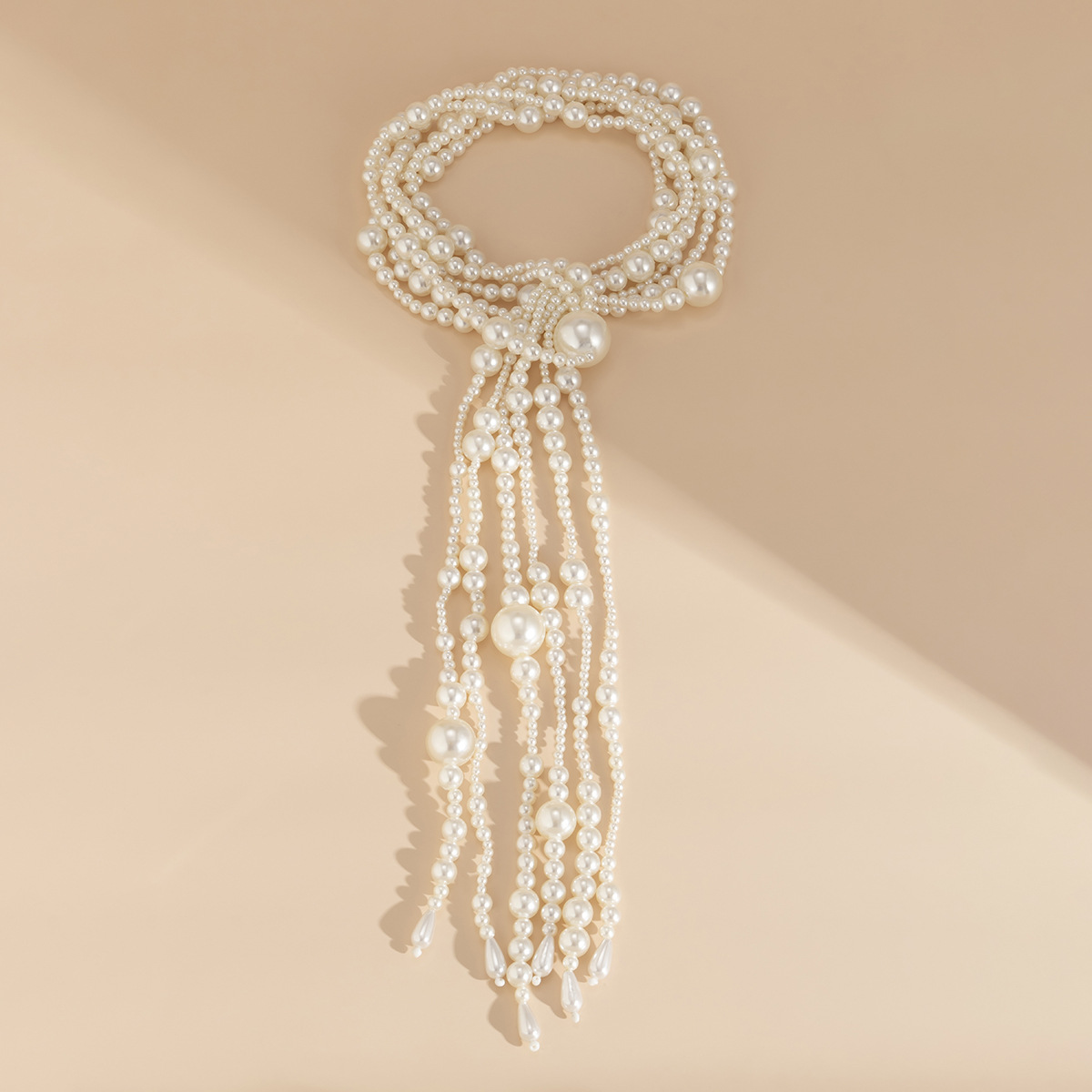 European and American cross-border accessories, exaggerated and fashionable style runway tassel necklace, long retro imitation pearl neck necklace for women Application Scenario