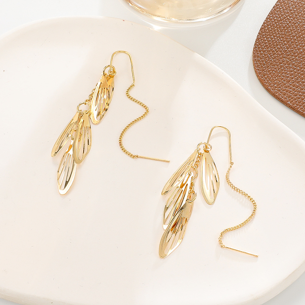 European and American ins hollowed-out leaf earrings, women's fashion, light luxury, niche design, long tassel ear thread, trendy earrings Application Scenario