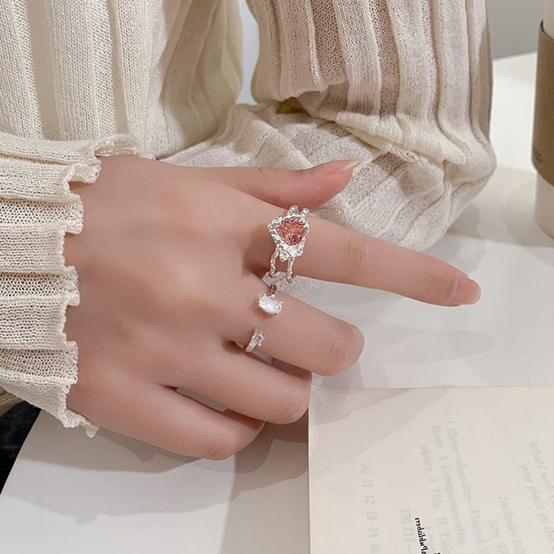Sweet and cool pink diamond zircon heart-shaped opening ring, with a light luxury and high-end feel, retro adjustable, fashionable and individual simple ring full figure