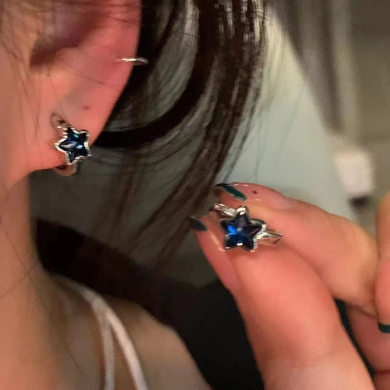 Personalized and versatile blue star ear studs for women, 2025 new style, sweet and cool, spicy girl style, niche design sense, ear stud earrings Specification drawing