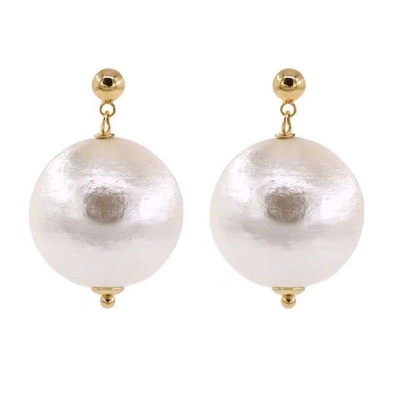 French large pearl autumn and winter stud earrings, trendy women's light luxury high-end design earrings, versatile retro earrings Item Picture