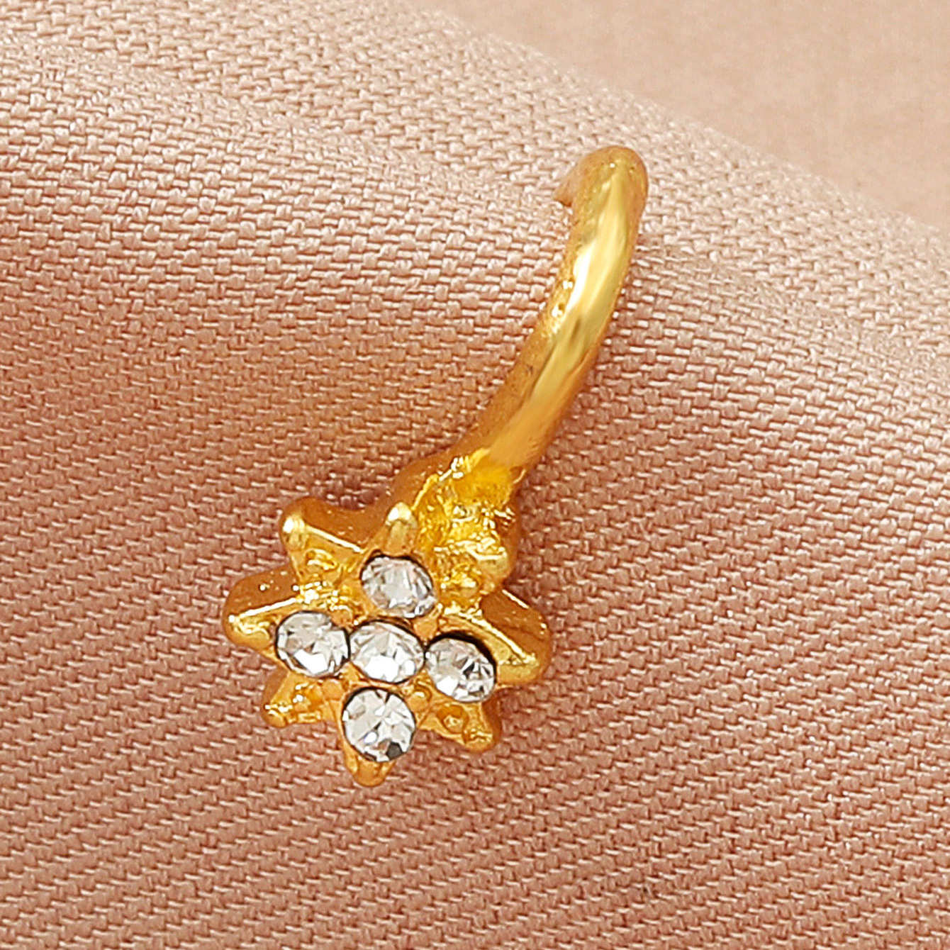 A new type of popular zircon nose ring metal U-shaped leaf heart-shaped nose nail and nose accessory for export in Europe and America, featuring a simple and piercing design Specification drawing