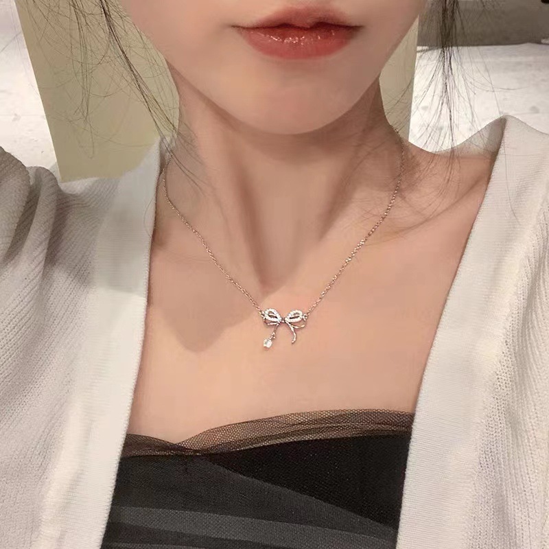 Double-layer bow necklace with a light luxury and niche feel, diamond-encrusted water drop pendant collarbone chain, a birthday gift for a girl details Picture