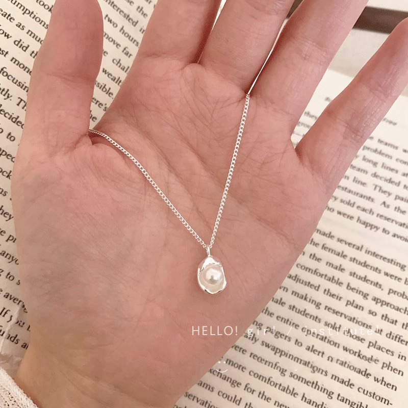 French-style fashionable shell freshwater pearl necklace for summer girls, simple and versatile, niche and light luxury collarbone chain full figure