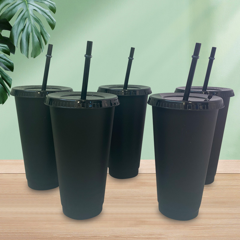 700ml in-stock temperature-sensitive heart-shaped color-changing cup, plastic pure black straw cup, cold-changing plastic straw cup, customizable available full figure