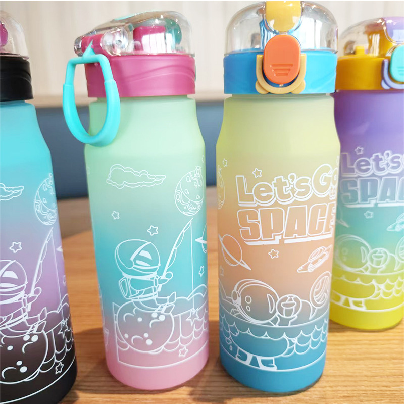 New portable water cup for direct drinking, featuring an astronaut jumping cap and a creative frosted outdoor sports design with a gradient Specification drawing