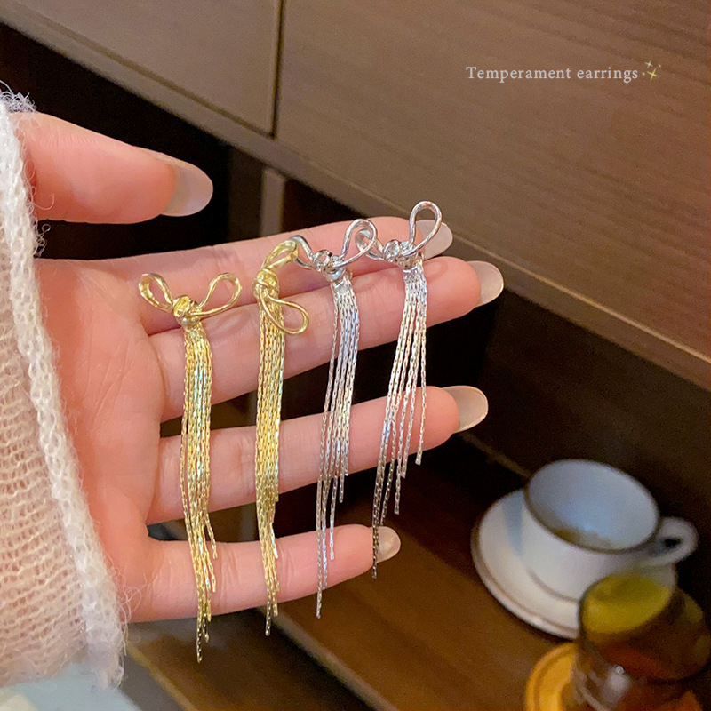 The light luxury bow tassel earrings exude a feminine charm and a high-end feel. The ear studs are unique and long. One piece, two pairs. Trendy earrings full figure
