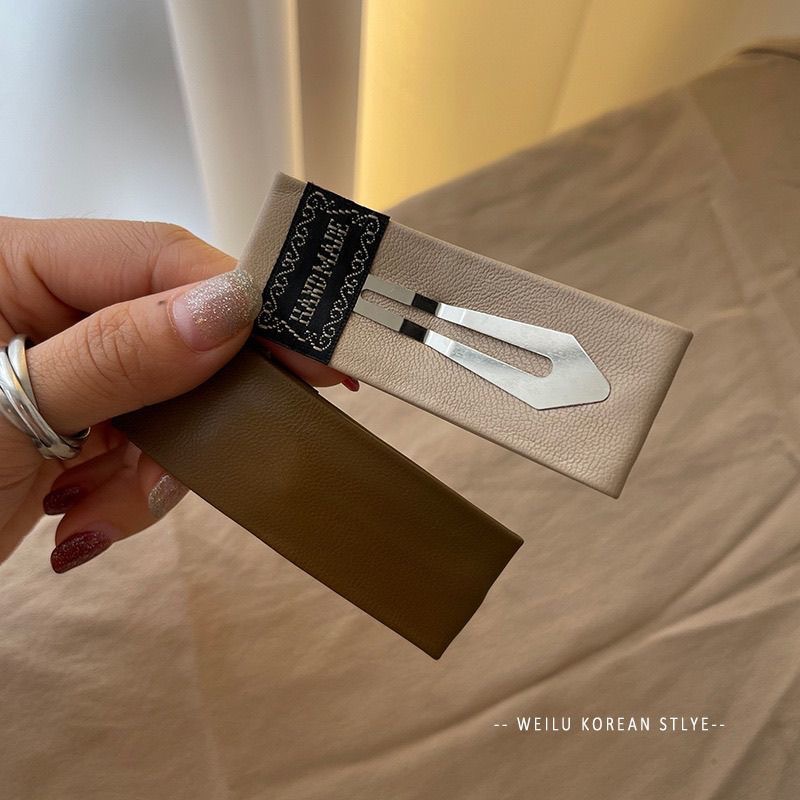 Korean-style simple and high-end leather bb hair clips, versatile for women, side clips, bangs clips, hair clips for the back of the head, broken hair clips Application Scenario
