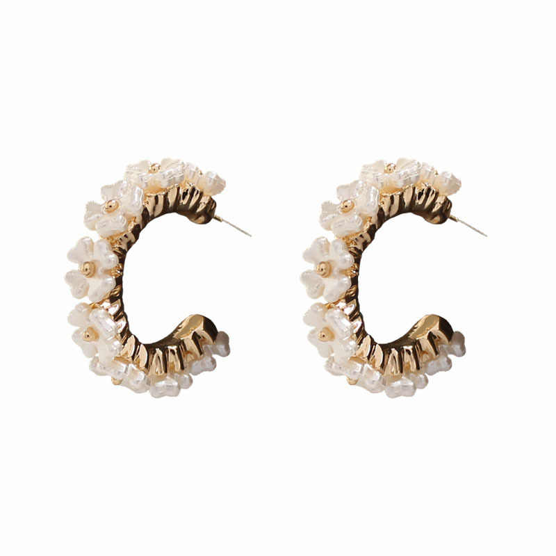 Gentle in the human world, C-shaped semi-circular flower ear studs, shell luster, elegant Japanese style, sweet and elegant earrings and ear clips Item Picture
