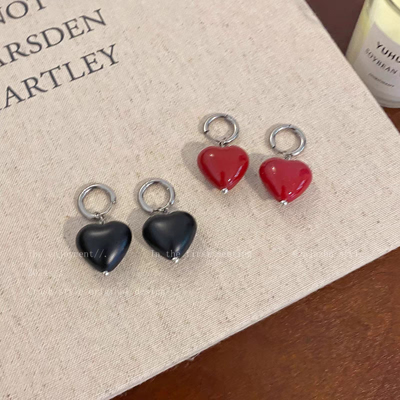 Red heart-shaped earrings for women 2025 New bestseller, retro style, high-end feel, sweet and elegant, internet-famous earrings details Picture