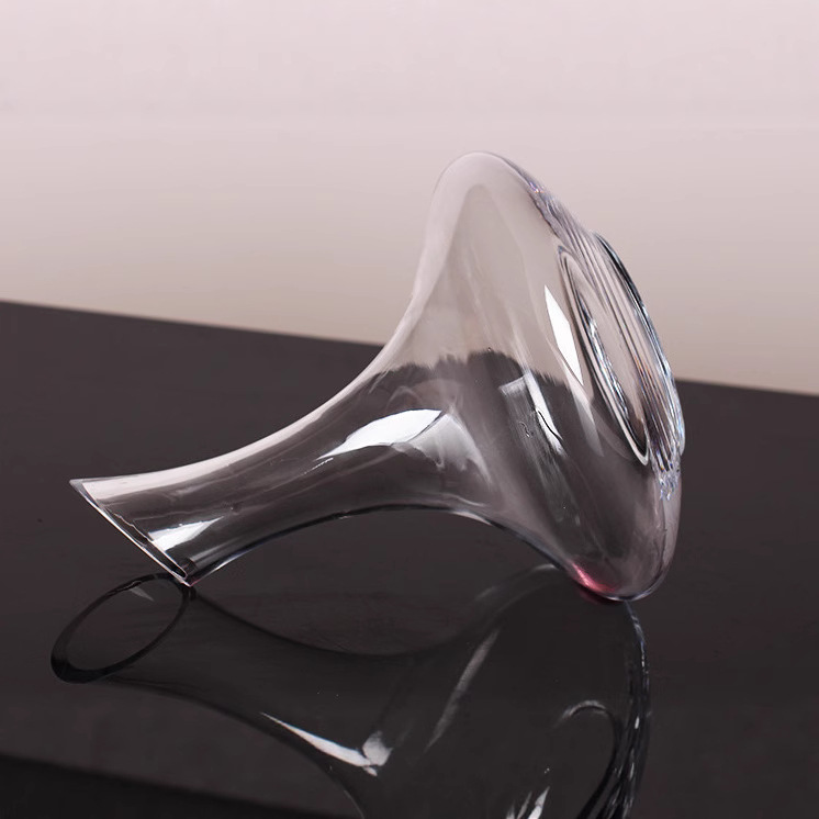 Factory direct sales of creative crystal glass decanters, slanted kettles, large-belted decanters, and cold-cut decanters details Picture