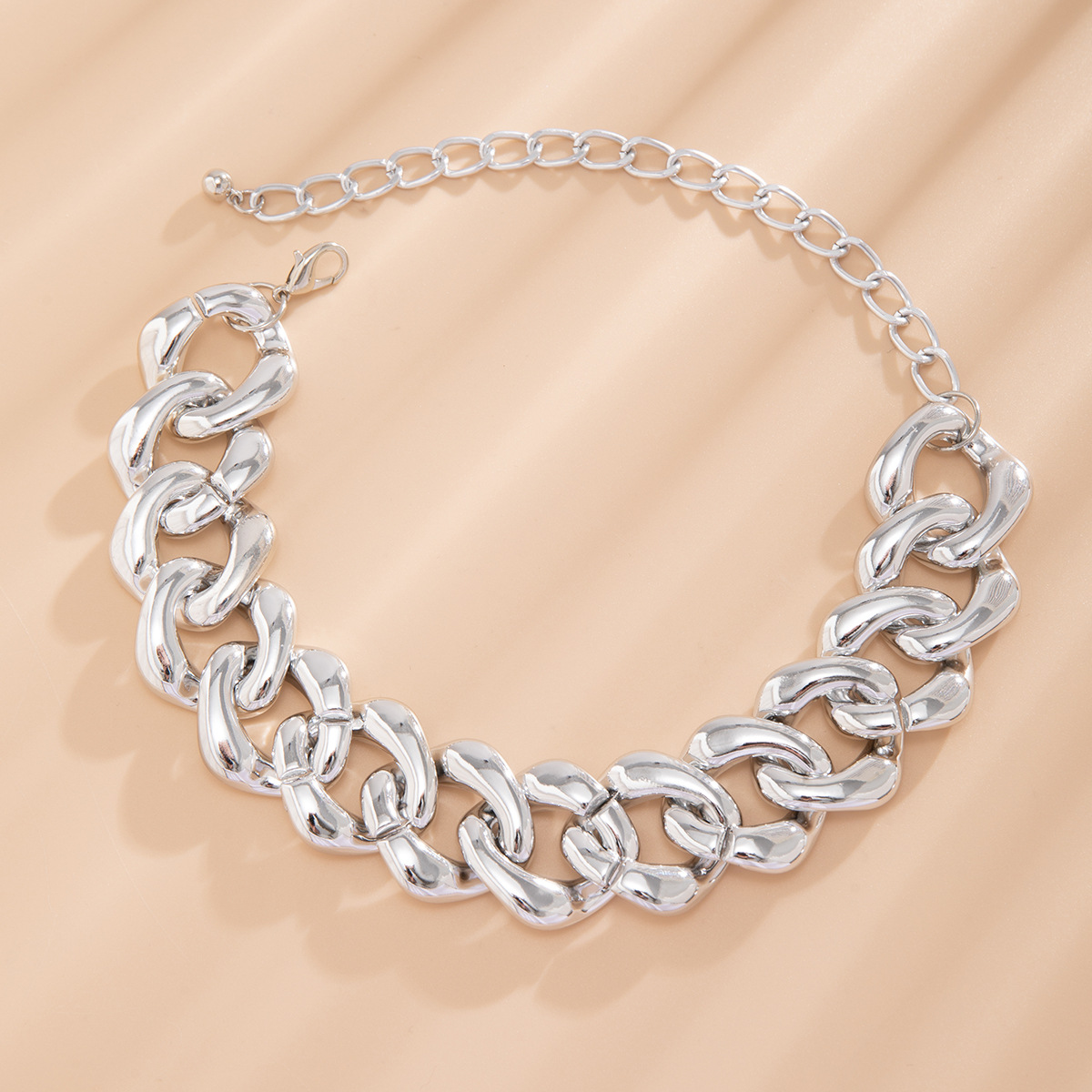 European and American punk style cool hip-hop thick chain necklace necklace exaggerated geometric buckle simple necklace accessory Application Scenario