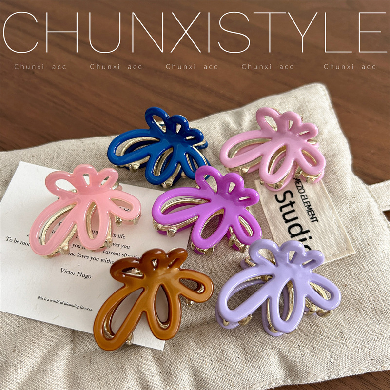 French acetate hollowed-out butterfly hair clips for girls, back of the head, updo shark clip, semi-tied hair, versatile grab clip headwear for girls full figure