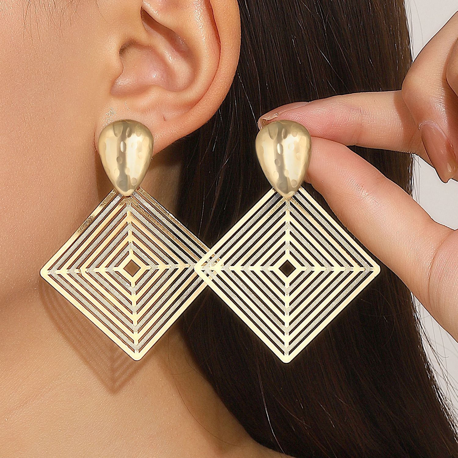 Cross-border hollowed-out butterfly geometric earrings, women's ins style, exaggerated European and American temperament, alloy round and square stud earrings Specification drawing