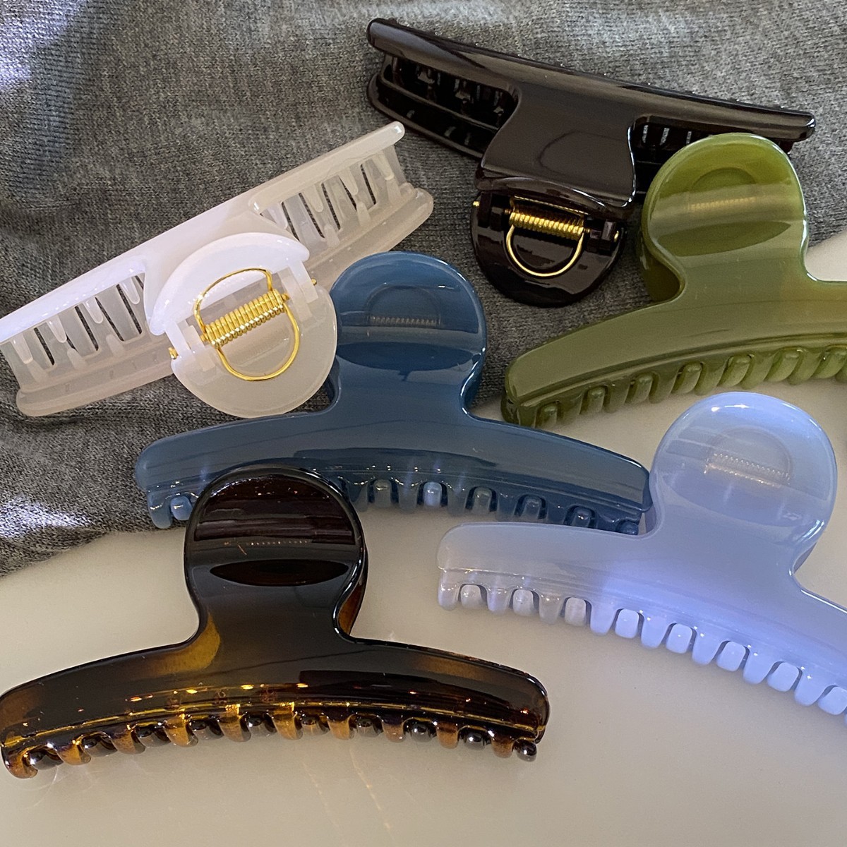 2025 New Korean style, simple and retro, versatile acrylic one-line grab clip, high-end and fashionable updo, shark clip Specification drawing