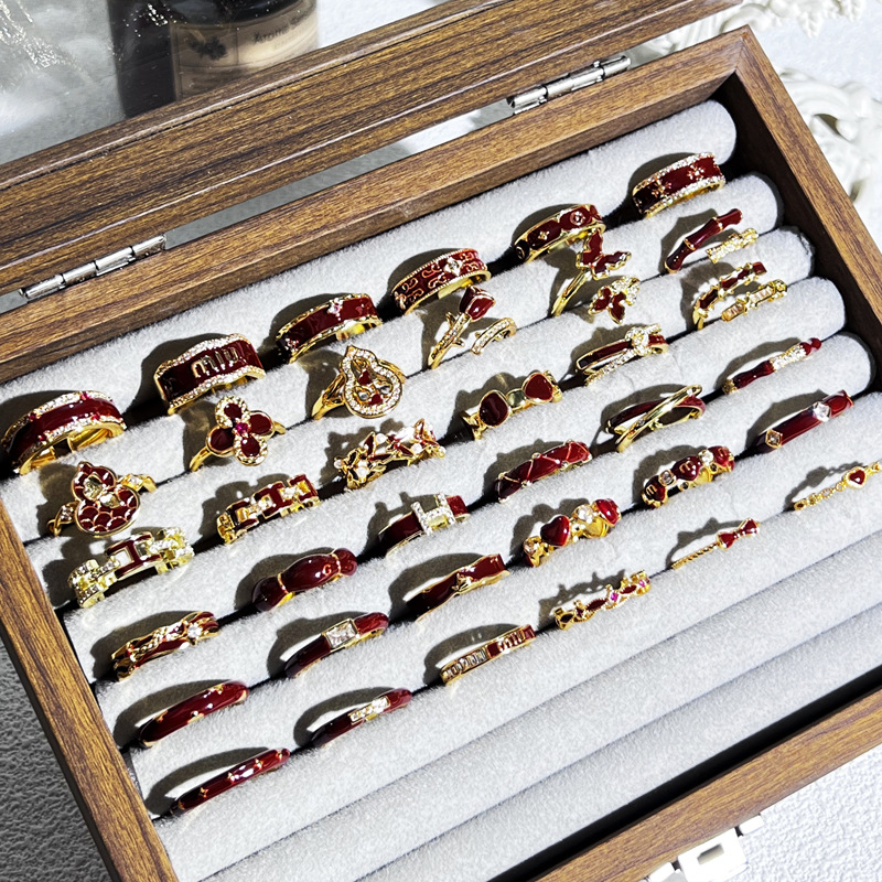 The 2025 new retro Ankela red collection ring is a bestseller. It features a niche design for women with a light luxury and high-end feel full figure