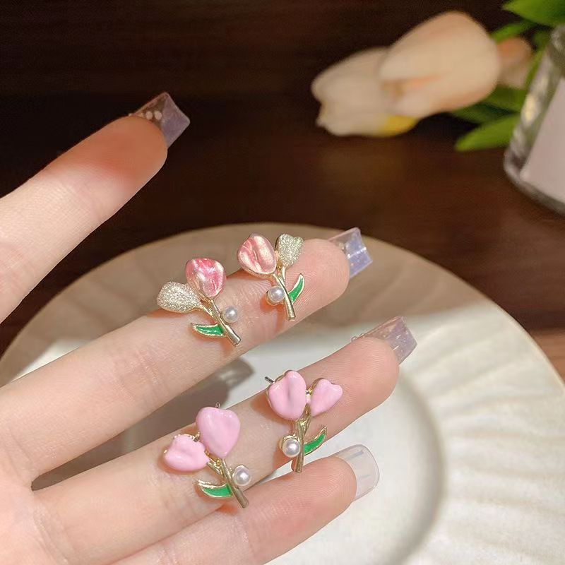 Fresh and sweet tulip flower stud earrings, feminine charm, niche and versatile, ins girlish forest-themed earrings and earrings full figure